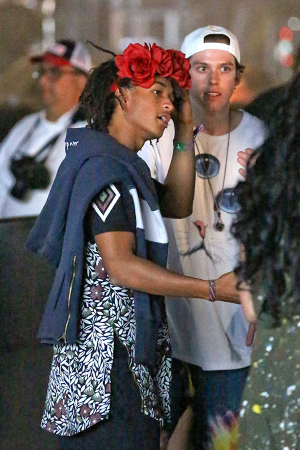 8. Jaden smith spotted wearing headband and dress: is he gay? - the. 