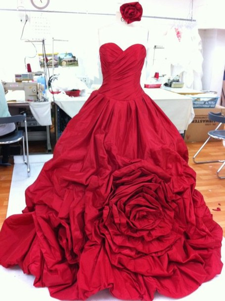 Red Rose Bridesmaid Dresses & How To Get Attention
