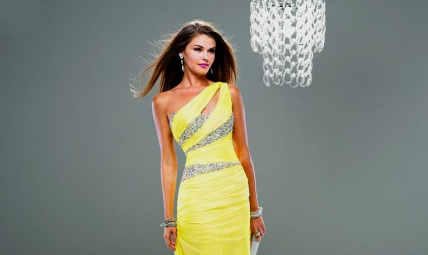 yellow-dress-sale-fashion-outlet-review_1.jpg