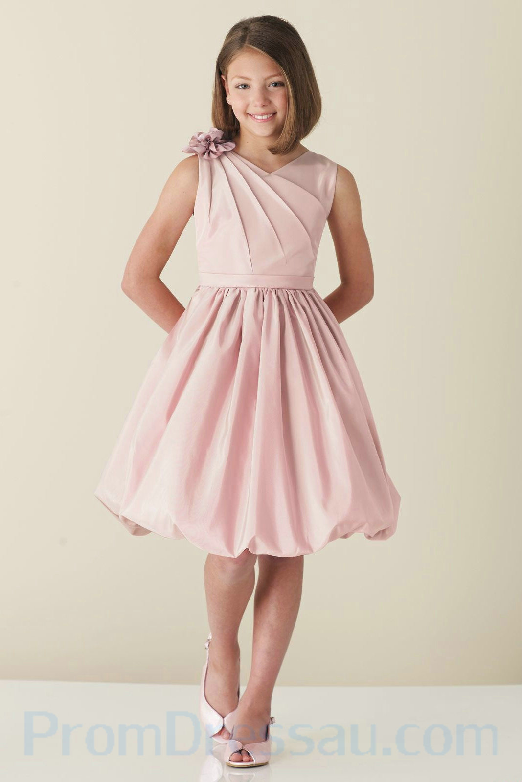 Young Girls In Short Dresses : Simple Guide To Choosing